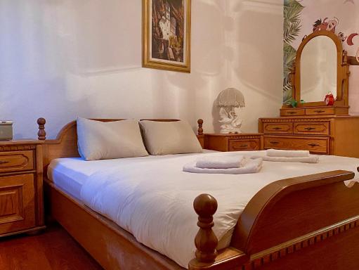 Small Hill Guesthouse - Housity