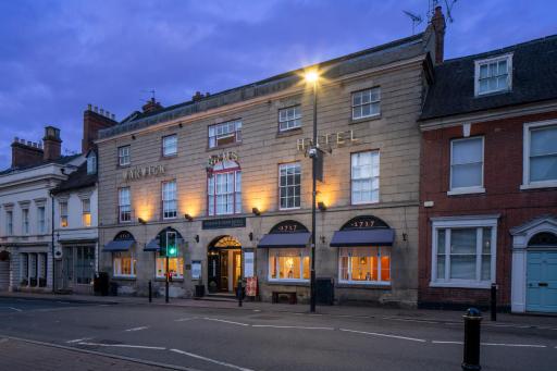 The Warwick Arms Hotel - Housity