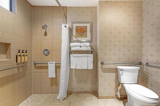 Best Western Plus Anaheim Inn - Housity