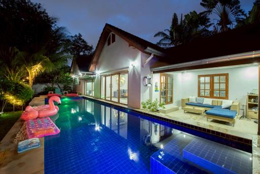 Private Pool Villas by Honey-5 miles from Central Pattaya Beach - Housity