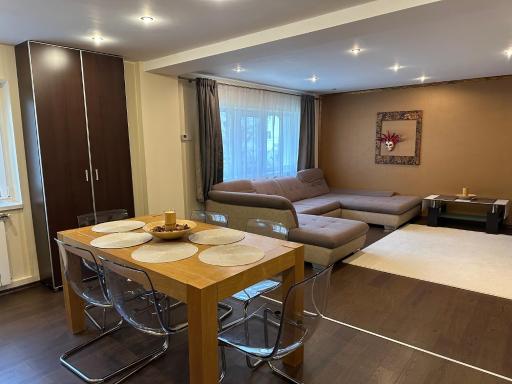 Chris Apart - Housity