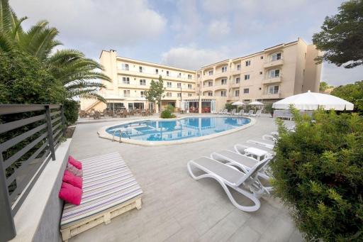 Hotel LLITERAS - Housity