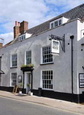 Earsham Street House - Housity