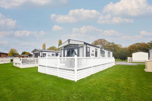 Lakeview Winter Lodge with Hot Tub - Housity