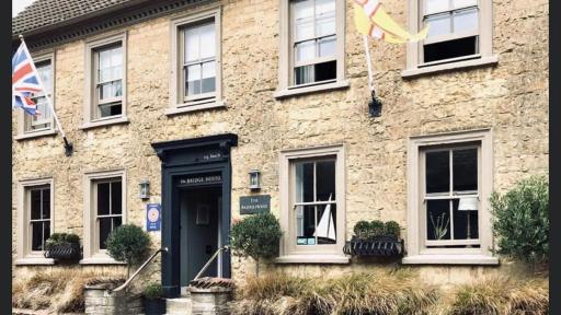Bridge House Hotel - Housity