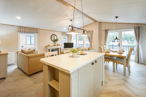 Luna Lodge with Hot Tub - Housity