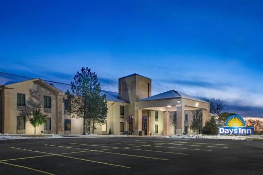 Days Inn & Suites by Wyndham Cuba - Housity