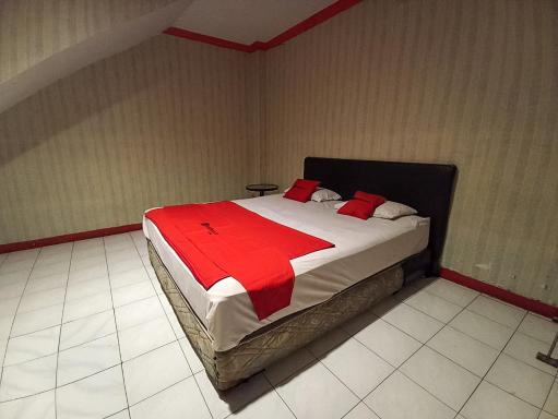 OYO 93168 Permata Ria Hotel - Housity