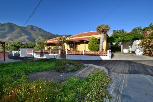Casas Rurales Tola - Housity