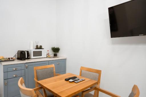 Ivana Hotel - Housity