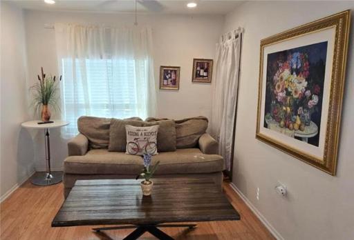 U4 - Cozy 1BR & 1BA Walkup APT in DT PHX with pkg - Housity