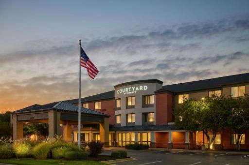 Courtyard by Marriott Kansas City Shawnee - Housity