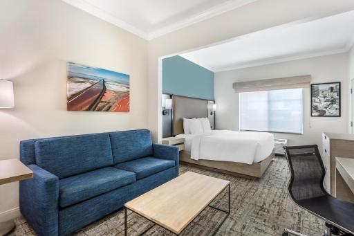 Best Western Plus Airport Inn & Suites - Housity