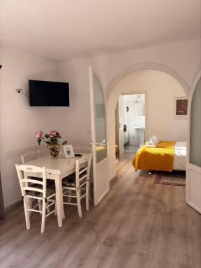 Marilyn's House 2 - Housity