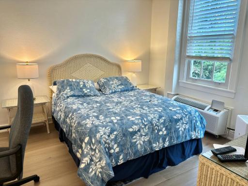 TROPICAL Palm Beach -Free Valet 2 BEDROOMS 2 BATHROOMS -OUTDOOR POOL -GARDEN- 2 BLOCKS FROM BEACH - Housity