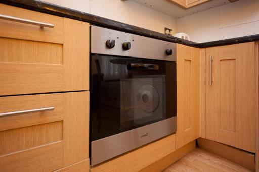 "Snooze Central" - Self Catering Apartments in Victoria Centre Shopping Centre - most Central Location next to Hilton Hotel on Milton Street by the Xmas Market - Apartments with up to 4 Beds - Outdoor Parking for Cars or Vans at five pounds a day - Housity
