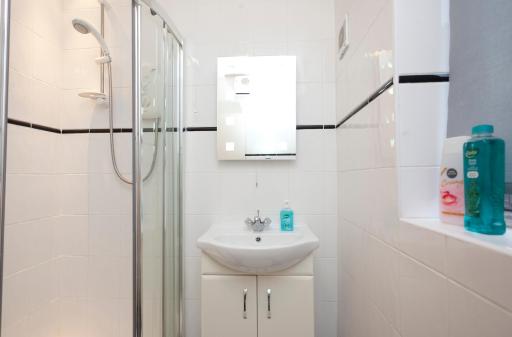 "Snooze Central" - Self Catering Apartments in Victoria Centre Shopping Centre - most Central Location next to Hilton Hotel on Milton Street by the Xmas Market - Apartments with up to 4 Beds - Outdoor Parking for Cars or Vans at five pounds a day - Housity