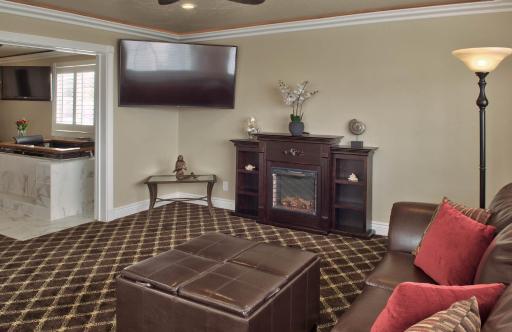 Lovers Point Inn - Housity