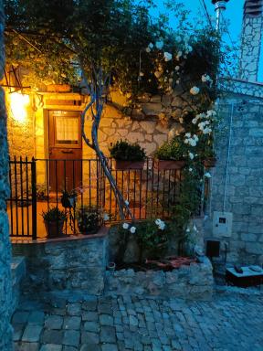 Borgo i Stritti - Housity
