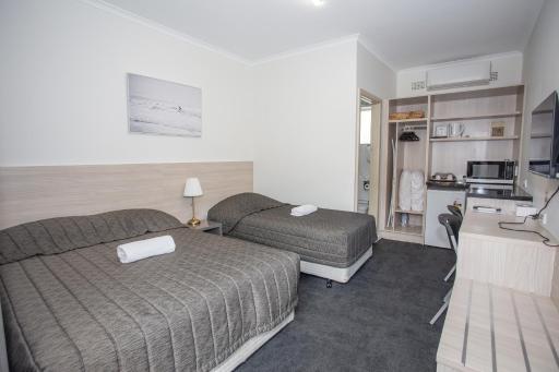 Westside Motor Inn - Housity