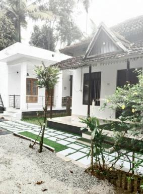 Munroe Heritage Inn - Housity