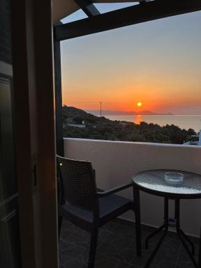 Akrothalassia - Housity