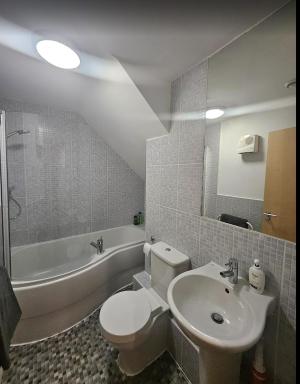 Castle View Apartment, Cardiff City Centre - Housity