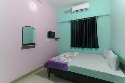 SPOT ON Hotel Raj - Housity