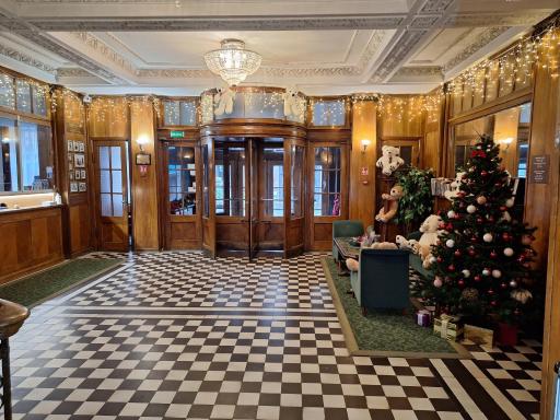 Hotel Metropolis - Housity