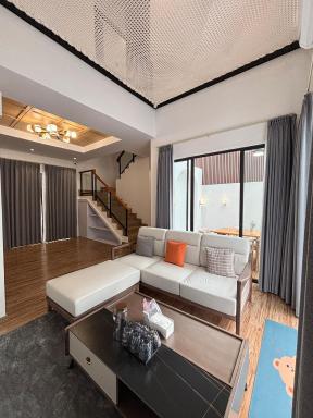 Kyzen Stay Central Family Home w Pool & Loft Net - Housity