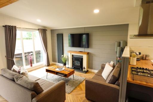 Shropshire Lodges - Romantic Luxury Hot Tub Breaks - Housity