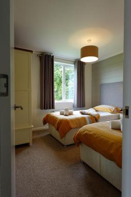 Shropshire Lodges - Romantic Luxury Hot Tub Breaks - Housity