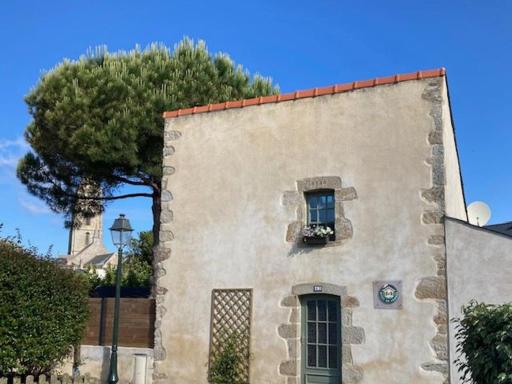 Charmante maison rénovée au calme avec jardin privatif, à 500m des plages et proche commerces - FR-1-306-1082 - Housity