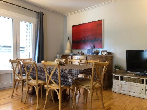 Maison Biscuit. Apartament a la plaça de la vila - Housity