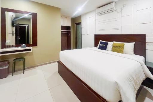 Urbanview Hotel X Ten Harbour Bay Batam - Housity