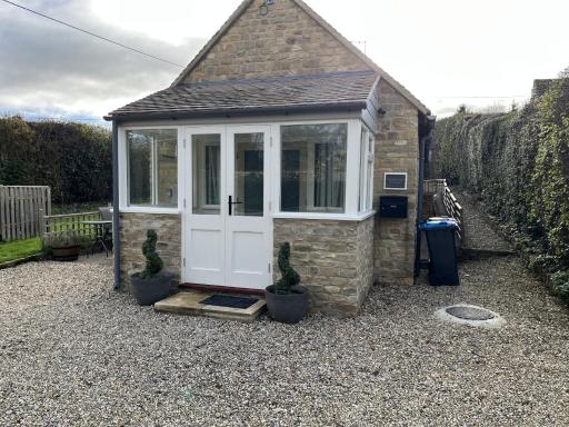 Cherry Tree Cottage in idyllic Cotswold village - Housity