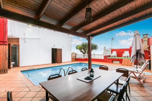 Mountain Chalet Sea Views & Pool - Housity