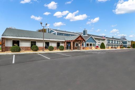 AmericInn by Wyndham St. Peter - Housity