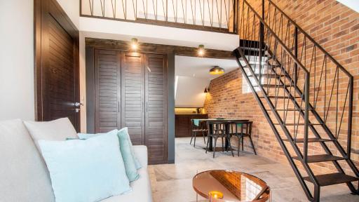 Mila Maris - Housity