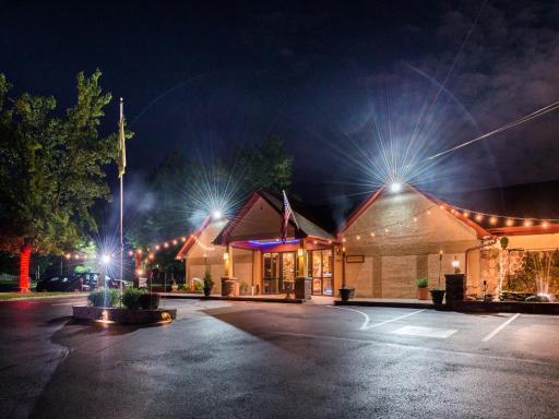 Inn of The Dove Romantic Luxury & Business Suites - Housity