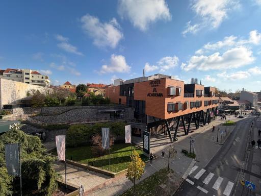 Hotel Academia - Hizvo
