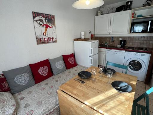 Studio Coquet avec Cabine en RDC, Résidence au Cœur du Village, Samoëns - FR-1-629-55 - Housity