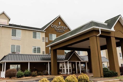 Country Inn & Suites by Radisson, Winchester, VA - Housity