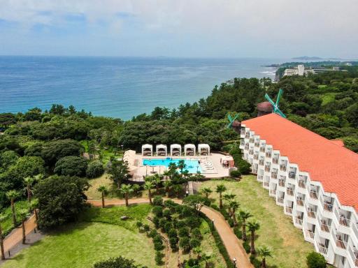 Kensington Resort Jeju Jungmun - Housity
