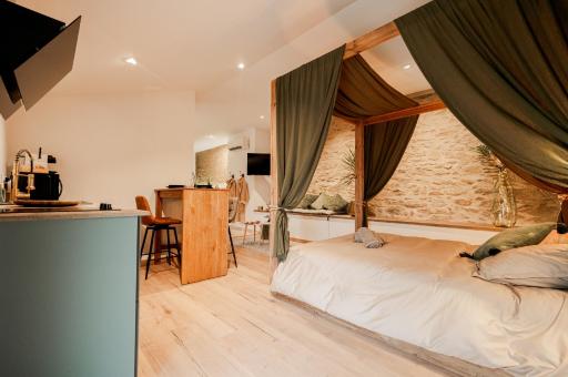Love Room Vendée avec JACUZZI privatif - Housity
