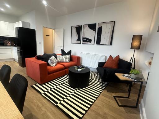 Gorgeous Town Center 3 bedroom self contained apartment for 1-5 people - Housity