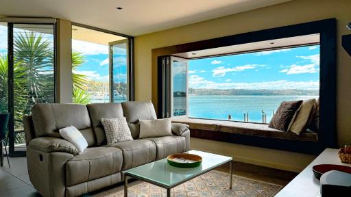 A Window on the Bay - Housity