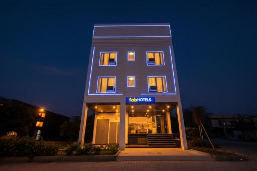 FabHotel The Premium Villa - Housity
