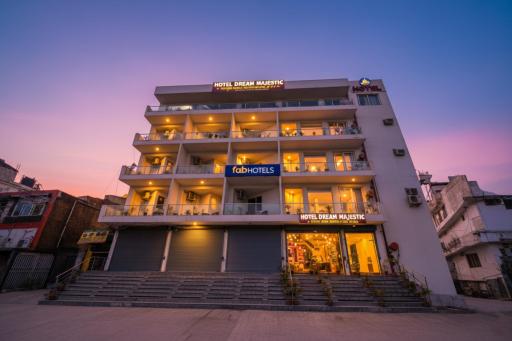 FabHotel HC Dream Majestic - Housity