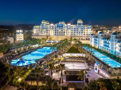 Rubi Platinum Spa Resort & Suites - Housity